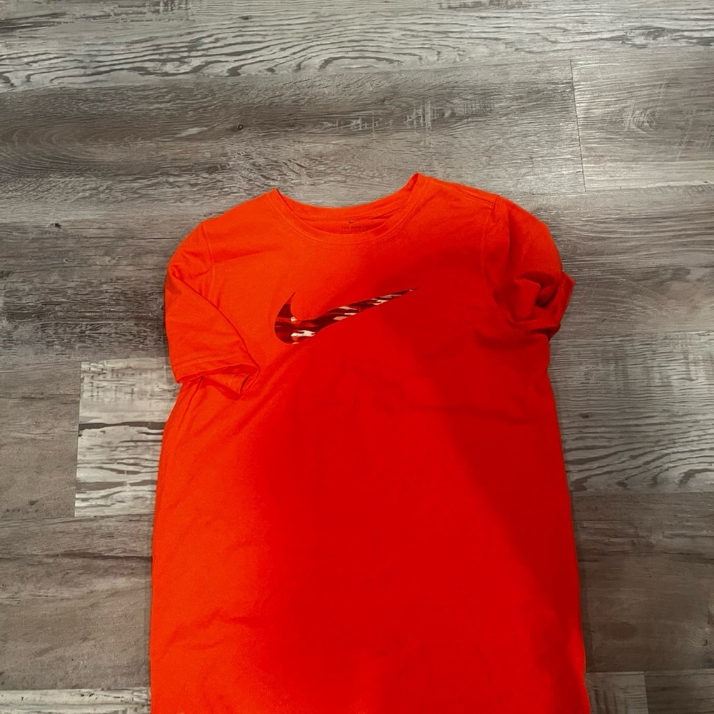 Nike tee